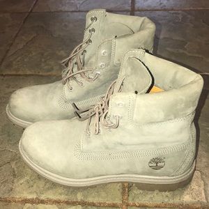 size 8 women’s Timbs